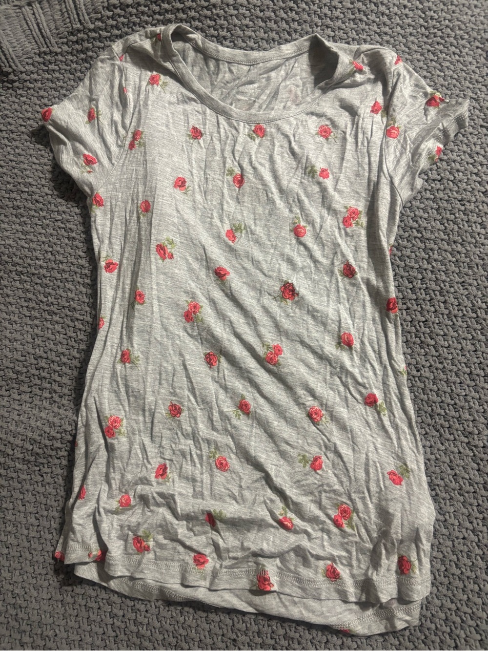 Light Gray Floral Tee with Red Rose Embroidery Open to offers♥️